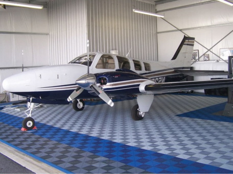 3-farbiger Flugzeug-Hangerboden Typ Rip-TEC Garagenfliesen