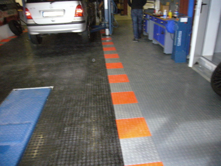 Spot-TEC Garagenboden in verschiedenen Farben verlegt